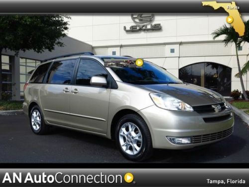 Toyota sienna xle mini van 1 owner clean carfax