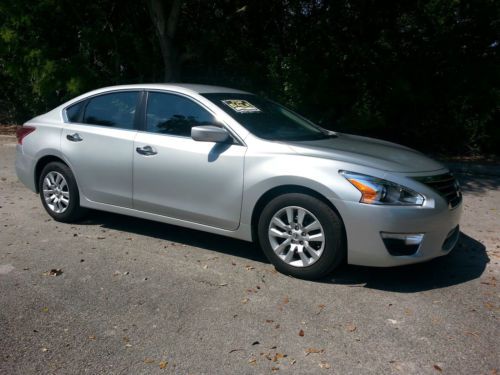 2013 nissan altima sedan 5162 miles mint condition get in and drive new / used