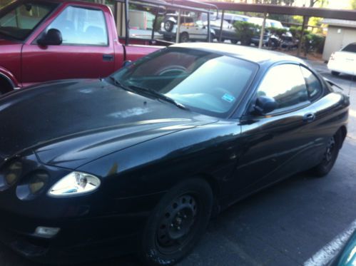 2001 hyundai tiburon sblack 2 door coupe selling as is !!!!