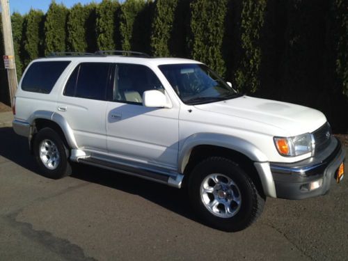 3.4 liter v-6, auto, 4x4, sr5, leather, moon roof, a/c, am/fm cd,tow pkg.