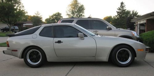 1986 porsche 944 base coupe 2-door 2.5l