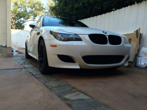 2009 bmw m5 alpine white only 26k miles, fully loaded, recently serviced