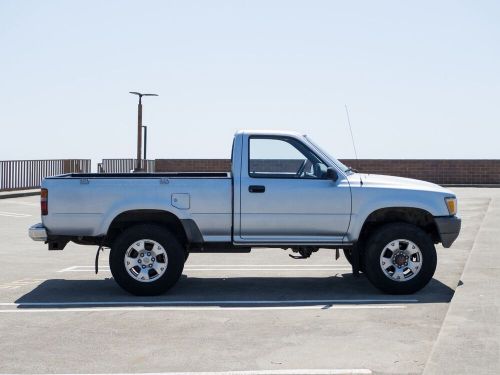 1991 toyota pickup 1/2 ton short wheelbase dlx