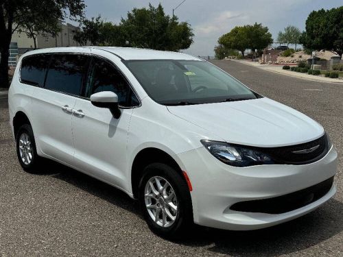 2022 chrysler voyager lx 4dr mini van