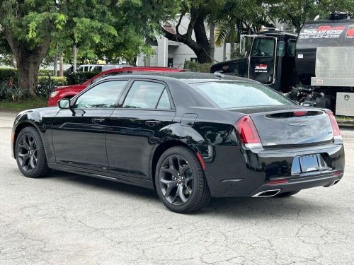 2023 chrysler 300 series touring