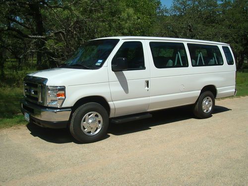 Very clean 15-passenger van/bus 5.4l