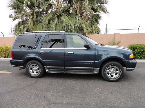 Like new low miles lincolin navigator