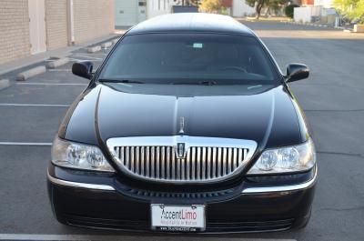 2007 krystal black lincoln towncar stretch limo