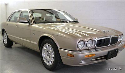 Xj8 / 37985 miles / heated seats / sunroof / parktronic