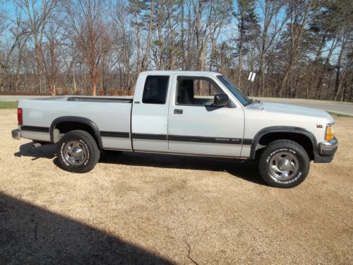 1996 dodge dakota ex-cab slt pickup v8/ 4x4 / runs great/ no reserve! dont miss