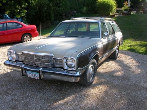 1977 plymouth volare wagon v-8;