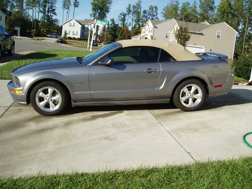 2007 ford mustang gt premium convertible 2-door 4.6l v-8