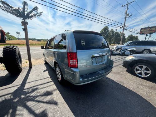 2008 chrysler town and country limited 4dr mini van