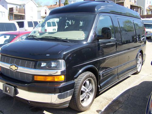 2005 chevrolet express limited explorer awd!