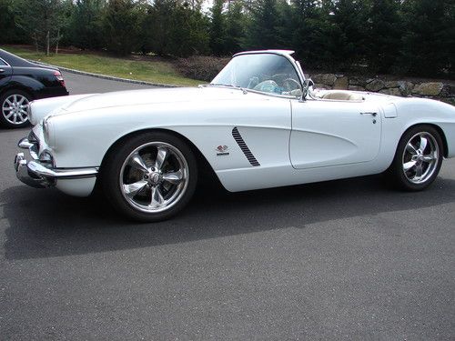 1962 chevrolet corvette convertible resto mod