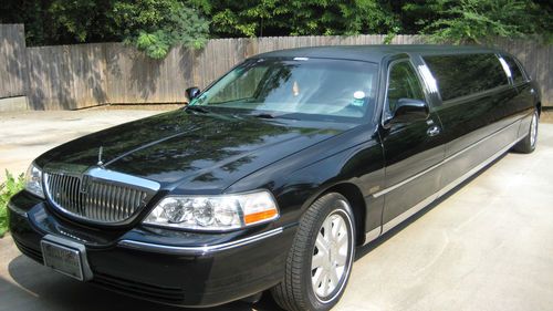 2004 lincoln town car executive limousine 4-door 4.6l