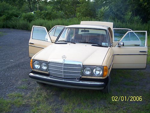 1982 mercedes-benz 240d base sedan 4-door 2.4l