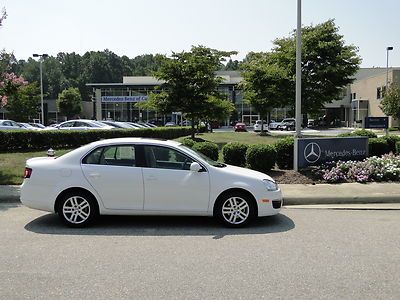 2010 vw jetta tdi only 28,985 miles one owner super clean inside and out.