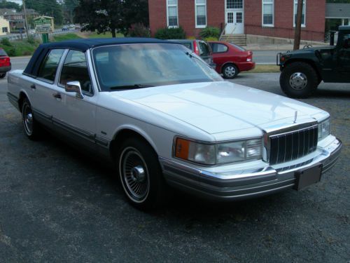 1990 lincoln town car signature sedan 4-door 5.0l