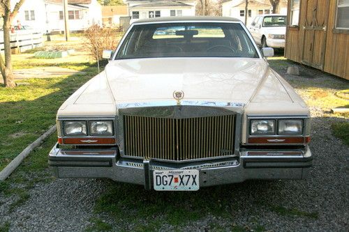 Cadillac : fleetwood 4 door sedan brogham