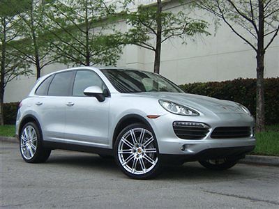 2011 porsche cayenne s.