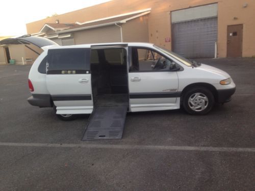 Van  wheelchair handicap dodge grand caravan 1999 side entry braun power ramp