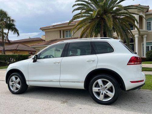 2012 volkswagen touareg vr6 lux awd - heated seats - pano roof - video available