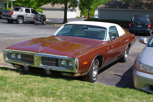 Dodge, charger, 1973, white top, low miles, numbers matching, good condition