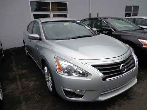 2013 nissan altima s sedan 4 door 3.5l dramatic discount!!