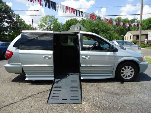 Braun handicap wheelchair van! dodge caravan twin! leather! low miles no reserve