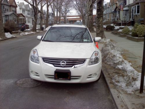 2010 nissan altima hybrid sedan 4-door 2.5l. fully loaded. a must see! (1 owner)