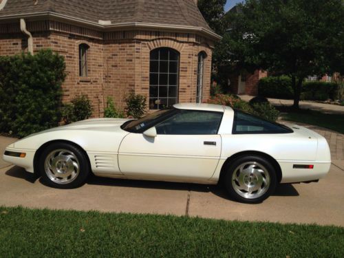 1993 chevrolet corvette base hatchback 2-door 5.7l