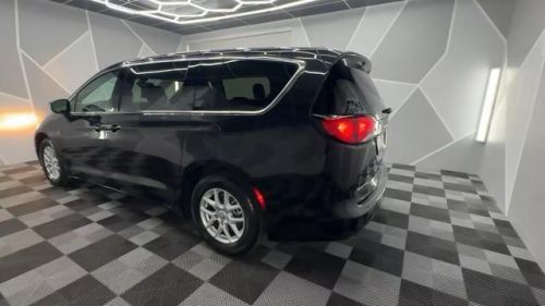 2017 chrysler pacifica lx minivan 4d