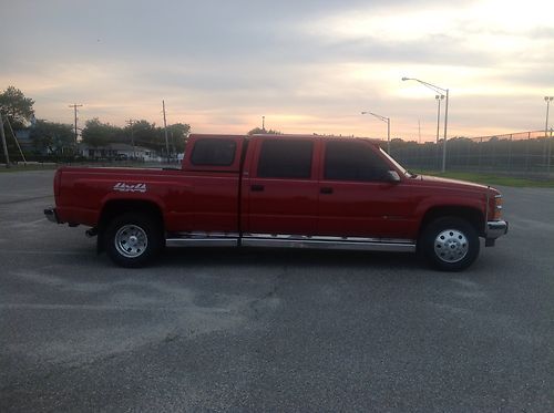 Custom diesel crew cab 4x4 chevrolet sleeper cab alcoa wheels maintained 100%