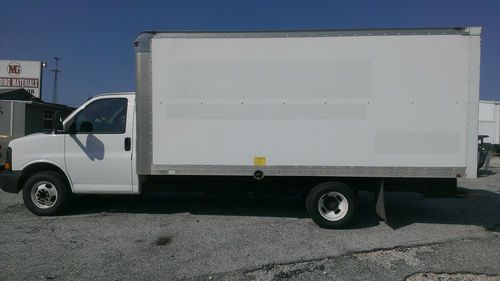 2005 gmc savana  box van  2-door