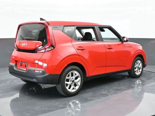 2022 kia soul lx