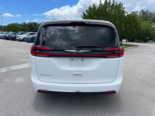 2022 chrysler pacifica touring l