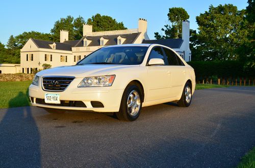 2009 hyundai sonata gls ( sunroof, alloy wheels, tints, mp3 cd aux, automatic )