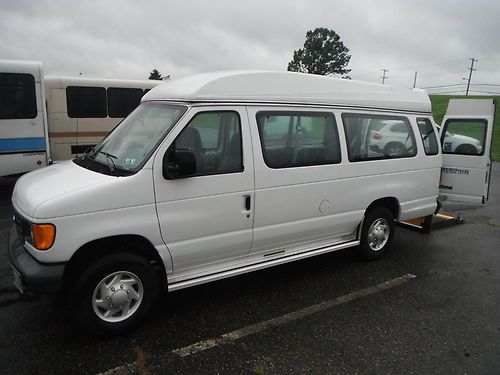 07 ford e250 handicap van wheel chair lift  runs perfect clean 95000 miles