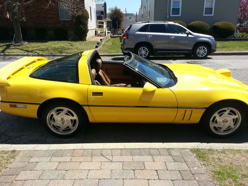 1988 chevrolet corvette base hatchback 2-door 5.7l