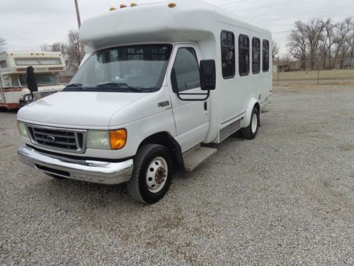 2004 ford e-350 super duty base standard cargo van 2-door 5.4l