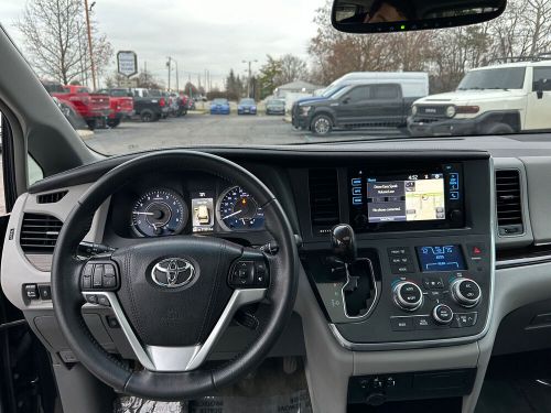 2017 toyota sienna 5dr 7-passenger van xle awd (natl)