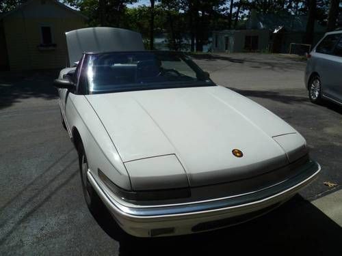 1990 white buick reatta