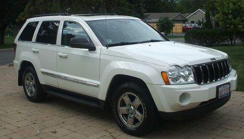 2005jeep grand cherokee 5.7 hemi loaded -  white w/ leather tows 7400 lbs