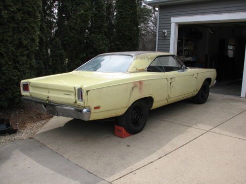 1969 426 hemi plymouth road runner