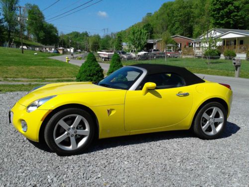 2008 pontiac solstice 2 door yellow convertible