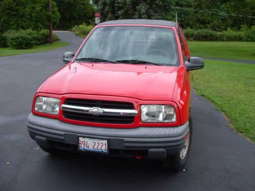 2001 chevrolet tracker base sport utility 2-door 2.0l