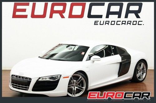 R8 coupe 5.2l v10 manual ibis white carbon fiber navi plus highly optioned