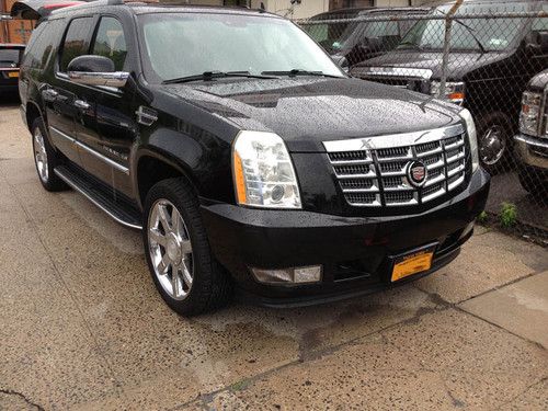 Cadillac escalade esv - great condition - 8 seat - black premium