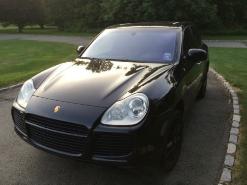 Black 2005 porsche cayenne 8 cyl great condition clean carfax